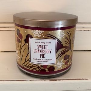 Bath and Body works Sweet Cranberry Pie Candle
